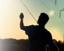 Рибалка під електролініями, фото з відкритих джерел 