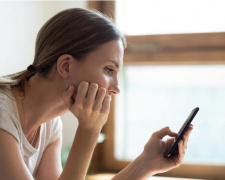 Люди репостять, фото ілюстративне 