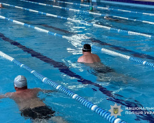 Вода лікує: у Кривому Розі поранені поліцейські проходять реабілітацію у басейні