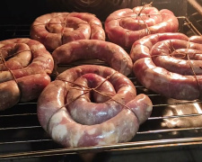Домашня ковбаса в духовці - фото з відкритих джерел