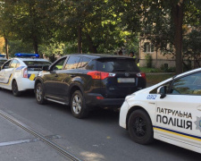В Кривом Роге патрульная полиция остановила пьяную женщину, которая везла малолетнюю дочь из школы (ФОТО)