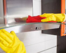Чим відмити кухонну витяжку від жиру: найкращі домашні засоби