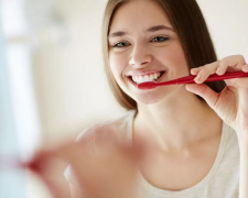 Стоматологи пояснили, скільки потрібно чистити зуби насправді - фото з відкритих джерел