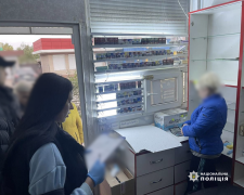 Виробляли 60 тисяч пачок щомісяця: на Дніпропетровщині  ліквідували нелегальний тютюновий цех