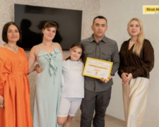 «Ми можемо рухатися далі»: родина захисника Маріуполя, який пережив полон, отримала власне житло завдяки програмі «Серце Азовсталі»