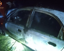 У палаючому автомобілі рятувальники виявили обгоріле тіло: у Кривому Розі сталася ДТП