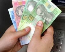 На Днепропетровщине работники банка отбирали деньги у переселенцев