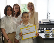 Нове житло для нових мрій: Олександра Паскаль, яка втратила ногу через обстріл Затоки, отримала квартиру від Ріната Ахметова
