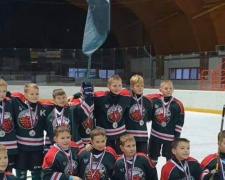 Криворожская команда хоккеистов вернулась с серебром чемпионата в Словакии 