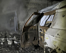 Постраждала жінка і зруйнована інфраструктура: росіяни атакували дронами та артилерією Дніпропетровщину