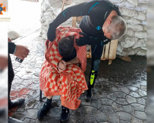 На Дніпропетровщині водолази ДСНС врятували чоловіка, який стрибнув з моста в річку: подробиці від рятувальників