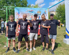 Здобули головний кубок для рідного міста: криворізькі воркаутери підкорили змагання у Жовтих Водах