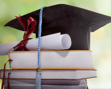 Магістр чи бакалавр? Фото з відкритих джерел