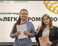 Військовослужбовиці потребують комфорту: 17-річна криворожанка розробила колекцію білизни для жінок на фронті (фото)