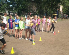 Летние каникулы спортивно и весело: в Кривом Роге прошли соревнования среди учеников школ (ФОТО)