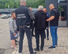 Гроші в кишеню і гарантія успішного іспиту: оперативники ДВБ Нацполіції викрили ще п’ятьох «бігунків»