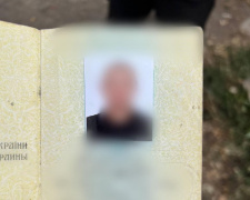 Криворізькі патрульні виявили у чоловіка паспорт громадянина України з ознаками підробки