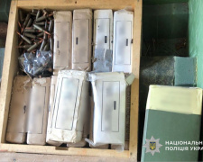 Криворіжець вдома зберігав цілий арсенал різної зброї