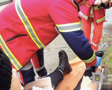 Посковзнулась на льоду: на Дніпропетровщині поліцейські врятували пенсіонерку