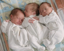 Тройняшки, двойни и 15-летние роженицы: госстатистика озвучила число новоиспеченных мам на Днепропетровщине за год