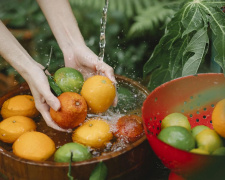 Навіщо мити овочі та фрукти перед їжею - фото з відкритих джерел