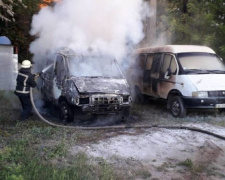 В Кривом Роге за сутки сгорели автомобили и мотоцикл (ФОТО)