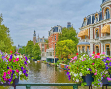 Тюльпани, свята та гастронасолоди: чому весна тут незабутня - фото з відкритих джерел