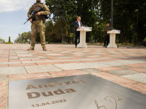 Біля Верховної Ради відкрили Алею сміливості, присвячену друзям України