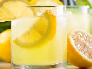 Прохолодний лимонад у літню спеку: простий рецепт напою