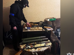Депутат сільради на Дніпропетровщині незаконно зберігав арсенал зброї