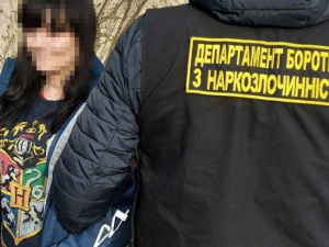 За зберігання наркотиків поліція затримала двох криворіжців