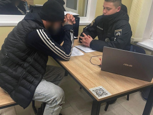 Поліцейський під прицілом: криворіжець напав на правоохоронця в торговельному залі