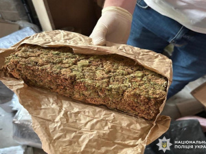 Наркотики, гроші й лабораторія: на Дніпропетровщині правоохоронці зупинили дві схеми 