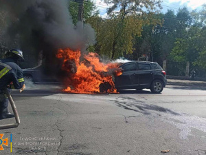 У Кривому Розі надзвичайники ліквідували займання у легковому автомобілі