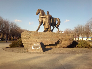 Пам’ятник козаку Рогу, легендарному засновнику міста (Скульптор О. Васякін, 2011) - фото з відкритих джерел