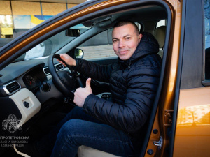 Заради дітей: громади Дніпропетровщини отримали авто для соцслужб