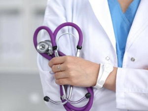 Більше півтисячі медиків-переселенців працевлаштувались на Дніпропетровщині: як знайти роботу