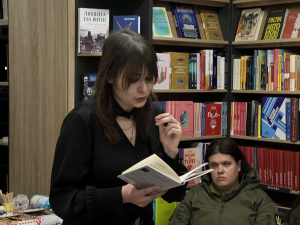 Хвилина немовчання: у Кривому Розі відбулися поетичні читання, присвячені загиблим Героям