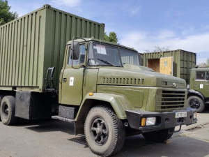 Криворізькі танкісти отримали від благодійників два лазне-пральних комплекси