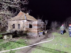 Криворізькі рятувальники загасили пожежу у приватному будинку