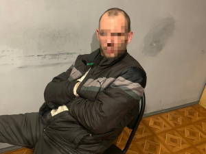 У Кривому Розі правоохоронці зупинили домашнє насильство: чоловік регулярно знущався над сестрою