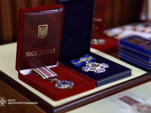 Вдячність за відвагу: рятувальники Дніпропетровщини отримали державні відзнаки 