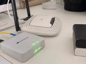 Роутер, термінал, повербанки - фото з відкритих джерел