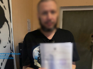 Розбещував неповнолітню: на Дніпропетровщині затримали чоловіка за розповсюдження дитячої порнографії