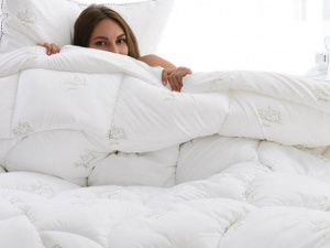 Пухові ковдри: корисні поради допоможуть правильно зберігати одіяло після зміни сезону