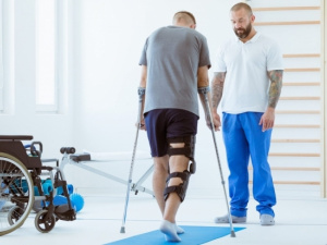 На Дніпропетровщині медичні заклади можуть надавати безоплатну реабілітаційну допомогу: як знайти лікарню та які послуги можна отримати