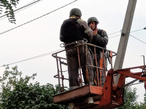 Енергетики ДТЕК за тиждень повернули світло у 38 населених пунктів Дніпропетровщини, знеструмлених через обстріли