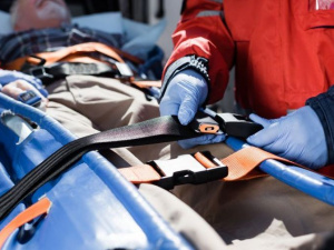 УПЦ та Фонд Вадима Новинського передали п’ять машин швидкої допомоги миколаївській громаді