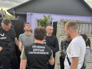 Продавали наркотики поштою, фото Національної поліції України 