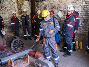 На Центральному комбінаті Метінвесту навчають безпечно працювати з вантажопіднімальними машинами